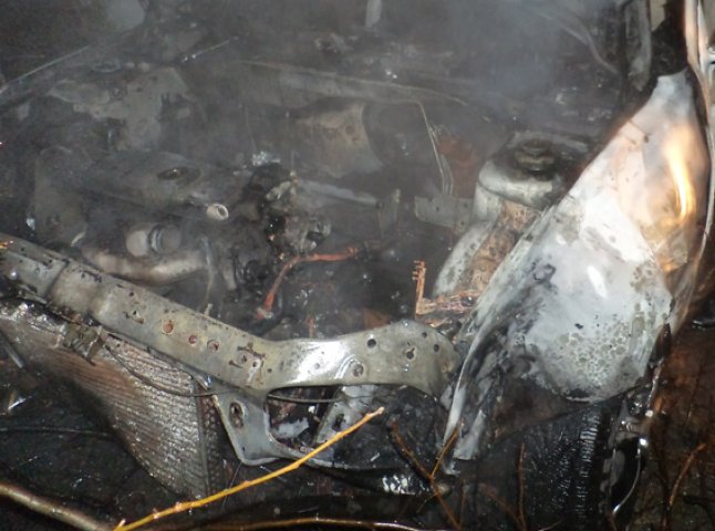 Коротке замикання спричинило загорання автомобіля на Тячівщині