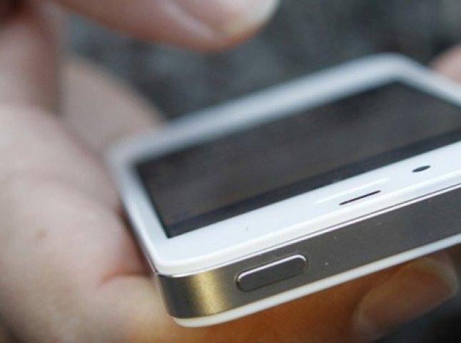 На Рахівщині старшокласник залишив п’ятикласника без телефона