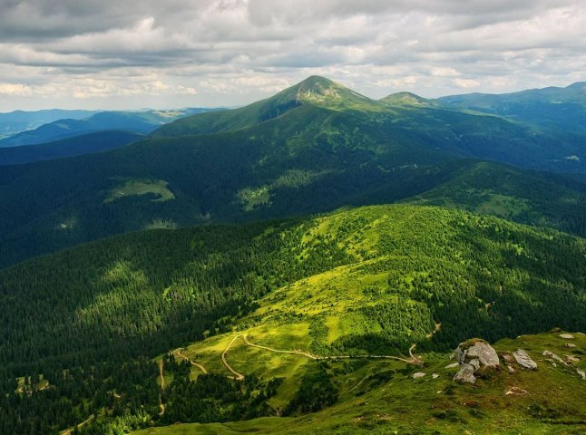 Неймовірні краєвиди: на Закарпатті зняли програму про гори Карпати