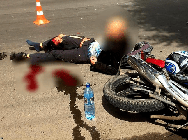 У хлопця була сильна кровотеча: подробиці та фото ДТП в Ужгороді