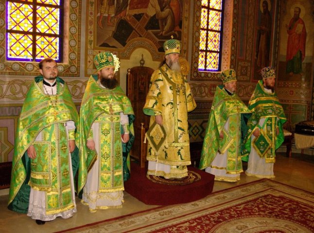 Архієпископ Феодор відслужив Божественну літургію в кафедральному соборі міста Мукачева (ФОТО)