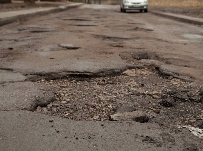 Названо найбільш проблемні дороги на Закарпатті, які потребують ремонту