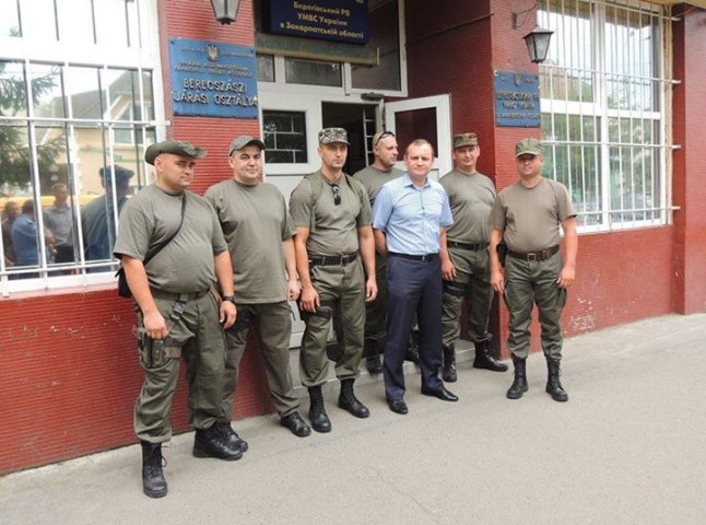 Сьогодні шістьох офіцерів Берегівського УМВС відправили на Схід України у зону АТО (ФОТОФАКТ)