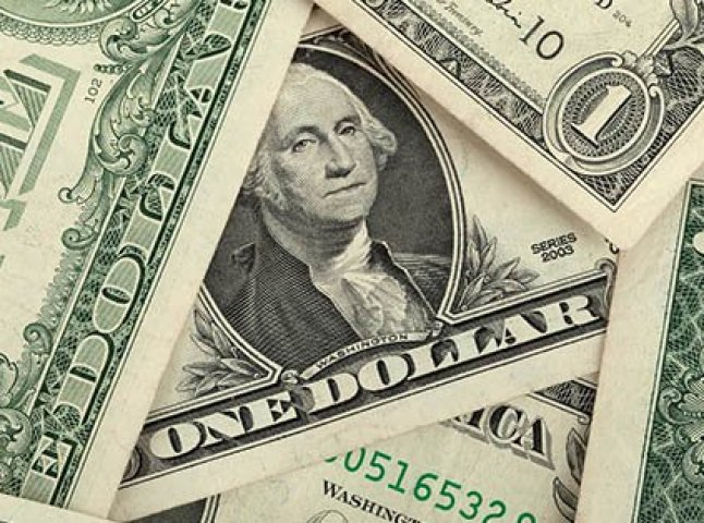 Долар різко впав у ціні: курс валют на 15 квітня