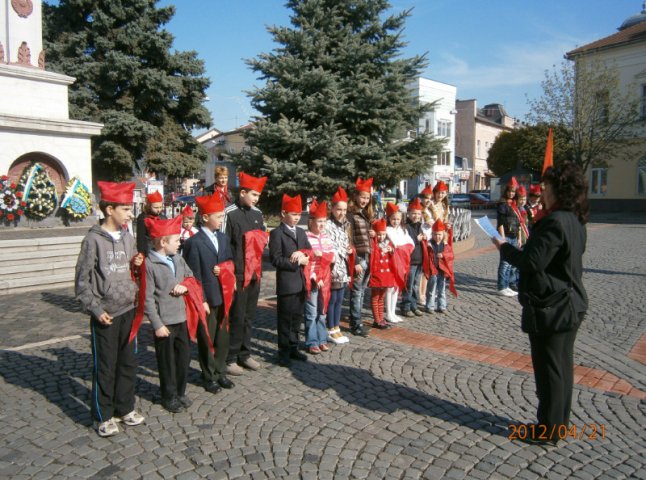 Мукачівських школярів прийняли в піонери (ФОТОРЕПОРТАЖ)