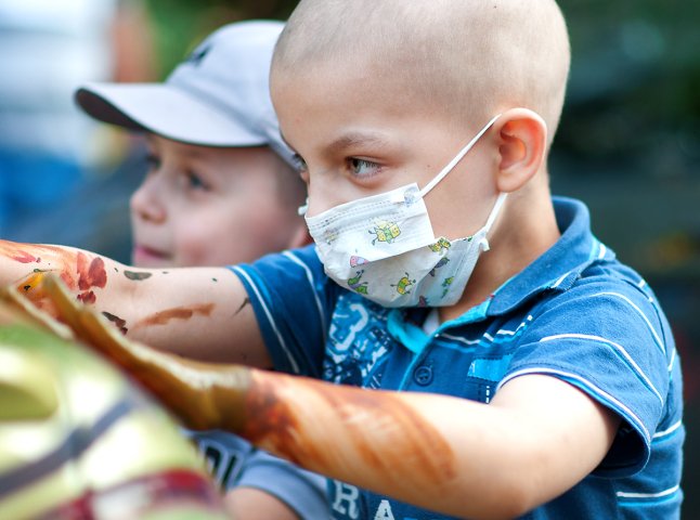 Ужгородська міська влада завершить розробку програми допомоги онкохворим дітям