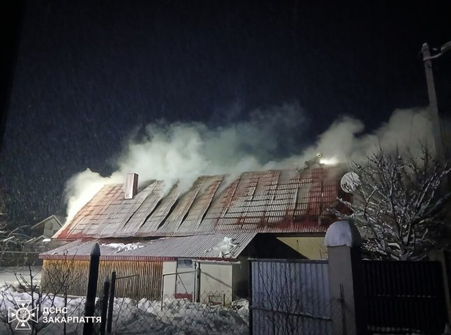 У селі на Хустщині гасили пожежу