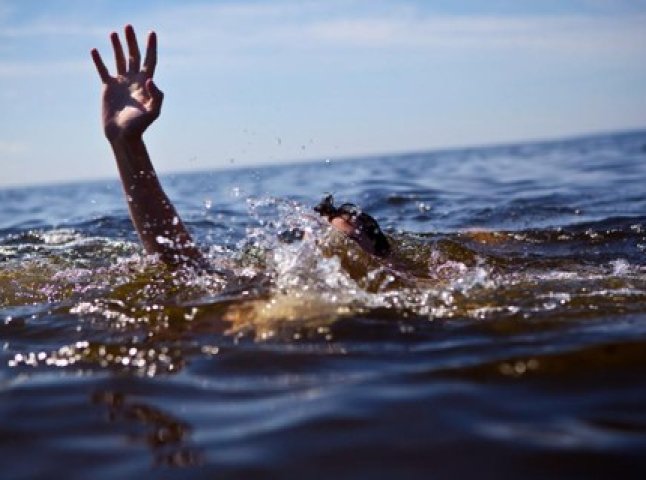 На Берегівщині в озері втопився мукачівець