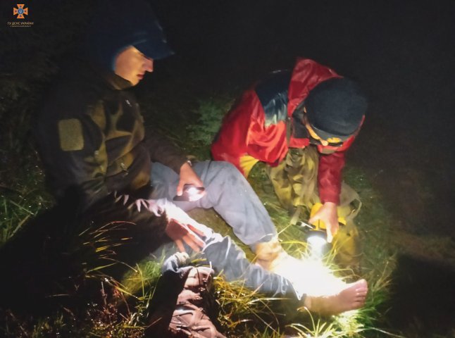 Рятувальники допомогли туристу, який травмував ногу під час походу в гори