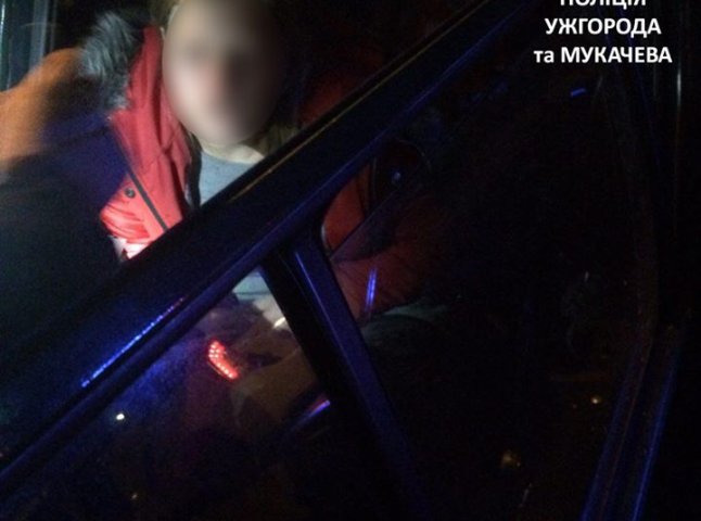 В Ужгороді патрульні склали протоколи на нетверезу матір, яка разом з дитиною їхала в автомобілі