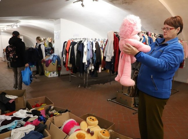 Центр гуманітарної допомоги "Совине гніздо": як в Ужгороді допомагають переселенцям