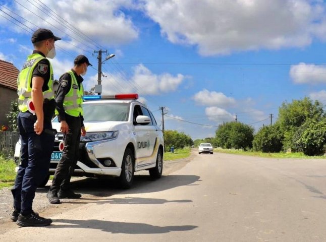 Поліція посилено патрулює автошляхи області
