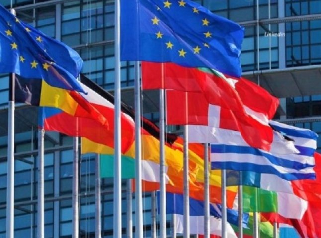 ЄС оновив список країн, для яких скасує обмеження на поїздки