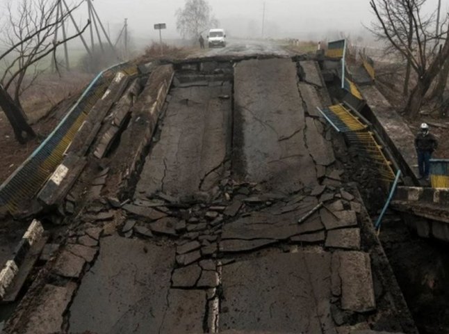 Через війну росії в Україні зруйновано понад 20 тисяч кілометрів доріг