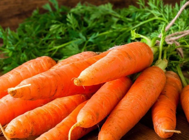 Рецепт салату з моркви та ананасів