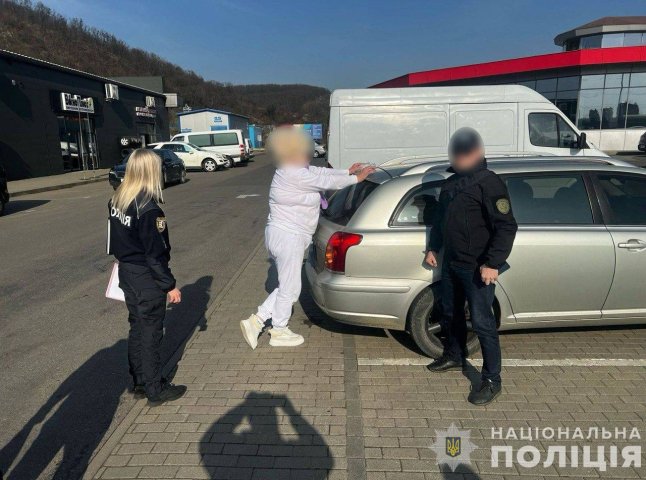 Поліція затримала зловмисницю: що коїлось на околиці Мукачева