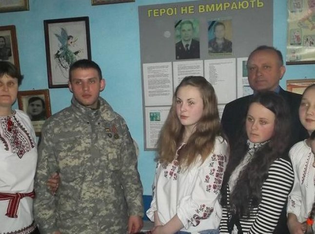 Боєць АТО зустрівся з школярами Тячівщини