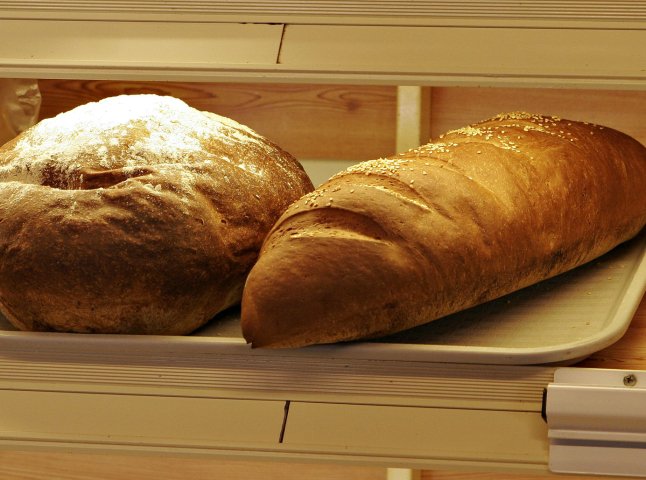 Деякі закарпатські пекарні вже знизили ціни на хліб