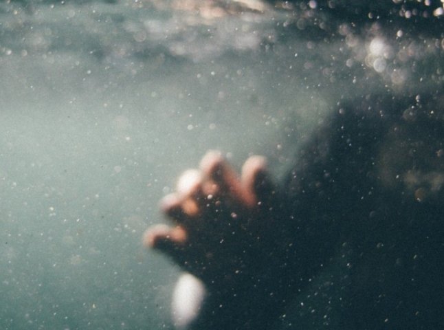 У річці на Закарпатті потонула жінка