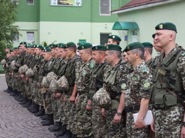 У Мукачівському прикордонному загоні освячено новобранців