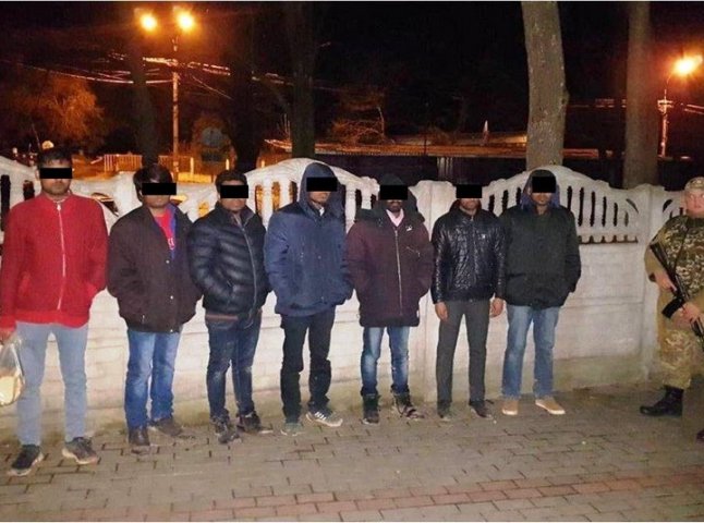 Вночі в Ужгороді затримали 7 чоловіків