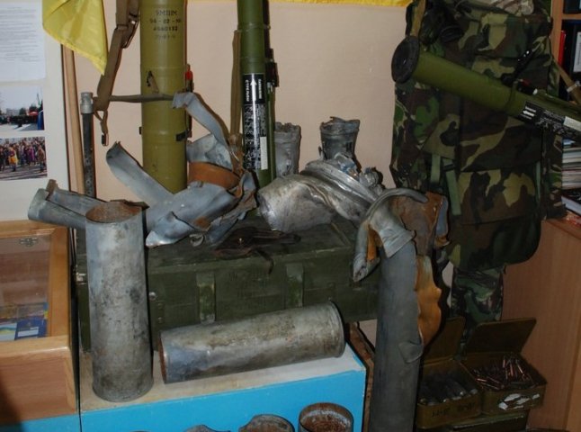 В іршавському музеї можна побачити уламки ворожого "Граду", яким терористи били по українських воїнах