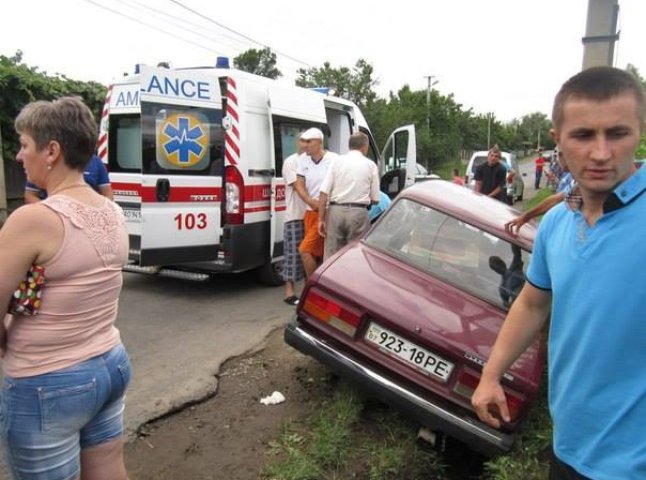 У Виноградові чоловік спричинив аварію та втік з місця пригоди: в результаті ДТП місцева вчителька отримала важкі травми