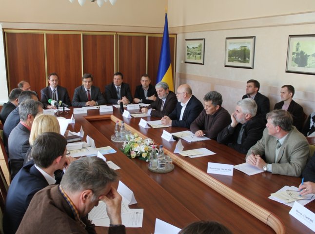 У Закарпатській ОДА дискутували про захист інформаційного простору, як складову національної безпеки України