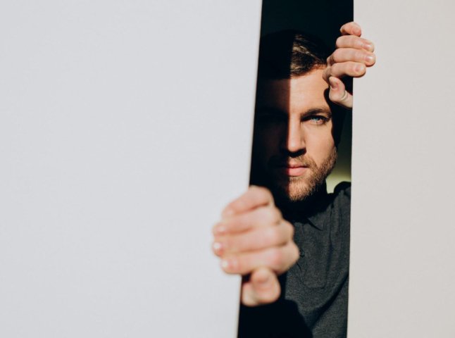 Як замінити українською слово «исподтишка»: ось кілька ідей