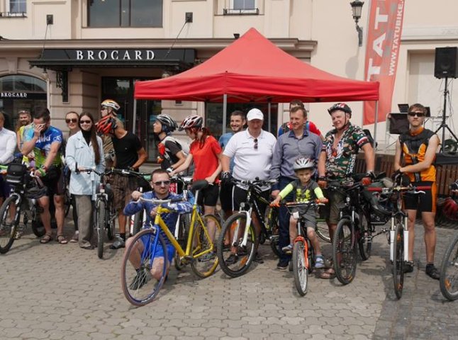 В Ужгороді стартував всеукраїнський велопробіг "Вишиваний шлях"