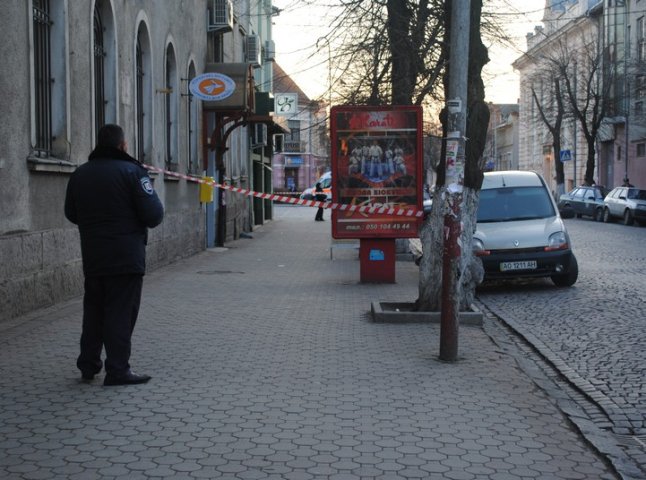 У центрі Мукачева "замінували" відділення пошти (ФОТО)