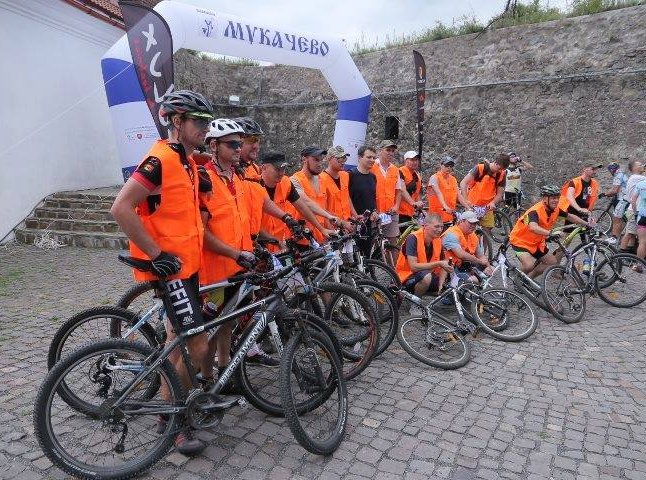 У Мукачеві стартувала велогонка «Три замки Закарпаття»