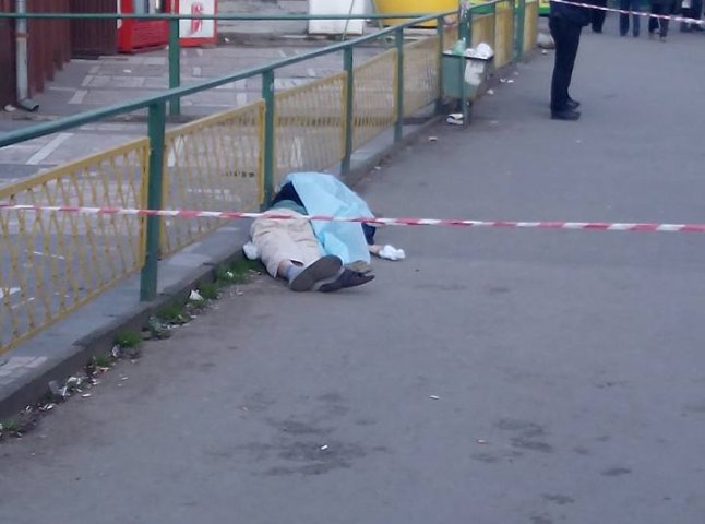 Неподалік ужгородського автовокзалу померла жінка