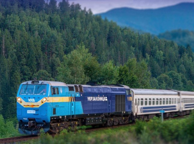 Показано новий графік руху додаткових поїздів на Закарпаття з 2 вересня