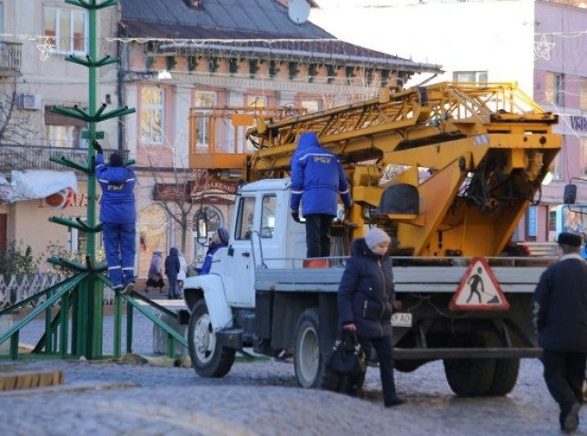 Завтра в Мукачеві демонтують головну ялинку міста
