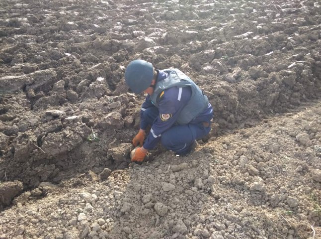 Під час польових робіт на Ужгородщині виявлено міну