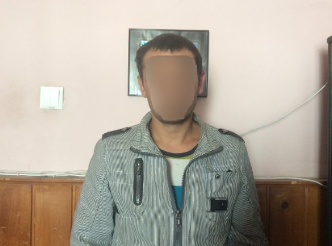 У Мукачеві 35-річний чоловік вкрав у приятеля електронну книгу та телефон