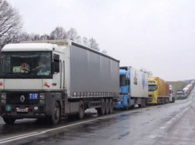 Лідери "Ведмежої блокади" погодились пропустити російські вантажівки через територію України