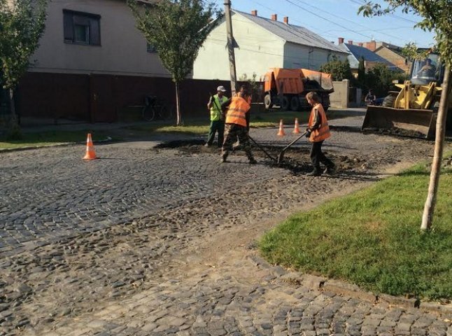 У "лежачі поліцейські" на Толстого "закопали" майже 30 тисяч гривень, а переоблаштування оплатив невідомий підприємець (ФОТО)