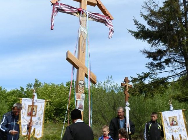 На "Обавському камені" освятили поклонний хрест в пам’ять про жертв військових конфліктів (ФОТО)