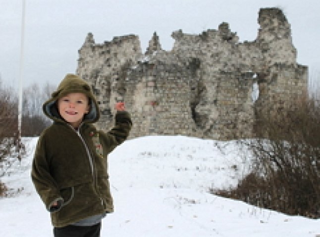 Як 6-річний хлопчик історію замку Тамплієрів у Середньому туристам розказував