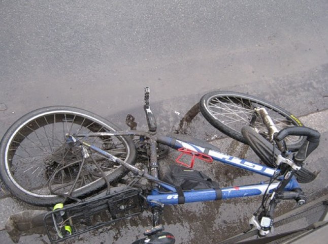 У Виноградові водій на "Ауді Q7" збив велосипедиста: вночі, не приходячи до свідомості, чоловік помер