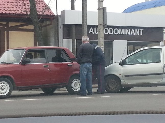 На Ужгородщині не роз’їхались дві автівки