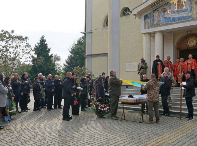Мукачево попрощалось з полеглим на війні захисником