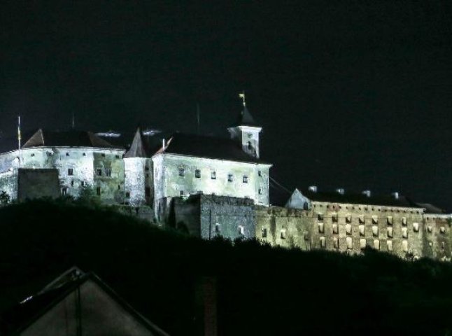В замку "Паланок" запрацює нове освітлення