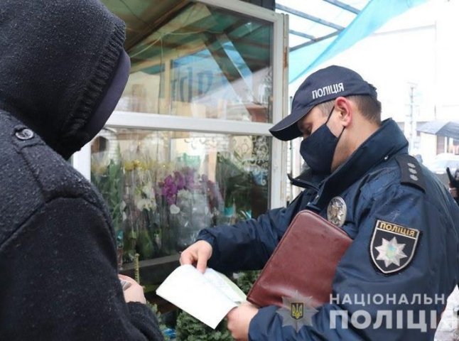 Закарпатські поліцейські проводять рейди на ринках