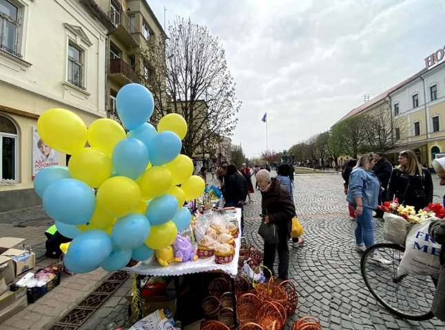 У Мукачеві проходить благодійний ярмарок на підтримку 128-ої бригади