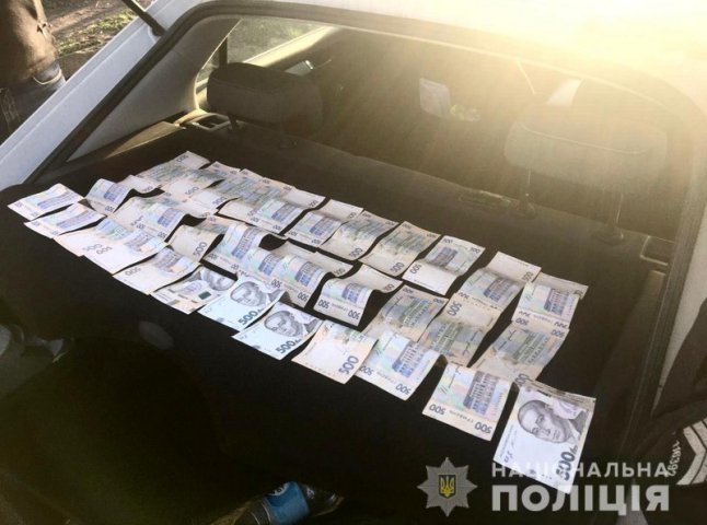 Закарпатець пропонував поліцейським 17 тисяч гривень