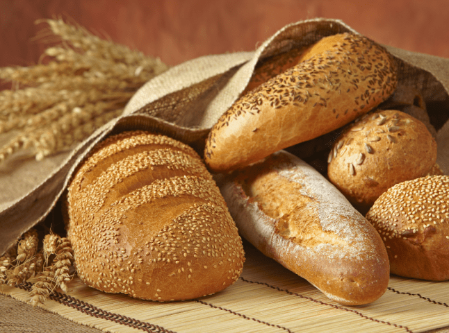 При одній із найнижчих зарплат в Україні у Закарпатті найдорожчий хліб