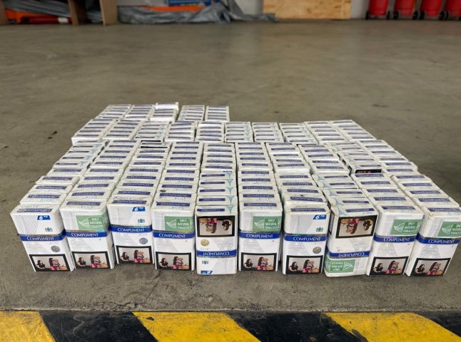 Чоловік позбувся автомобіля через виявлений у ньому тайник із сигаретами